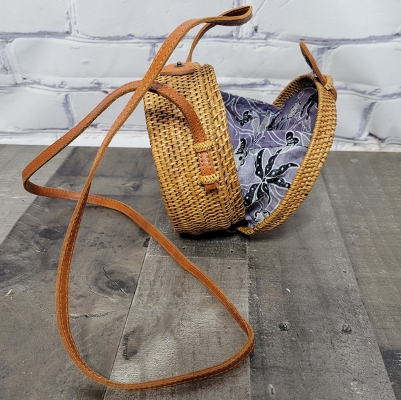 Round Rattan Purse - Picture 4 of 9